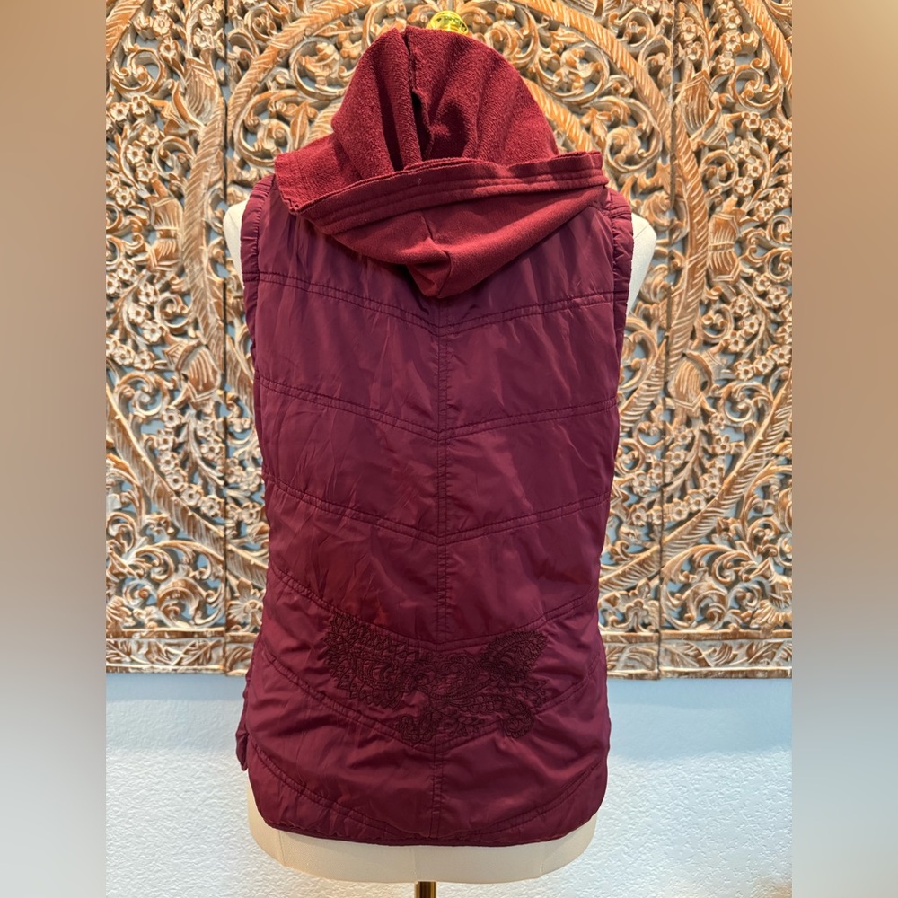 Maurices Raspberry Burgundy Hooded Vest w/ Embroidery Detail- size M - Picture 3 of 16